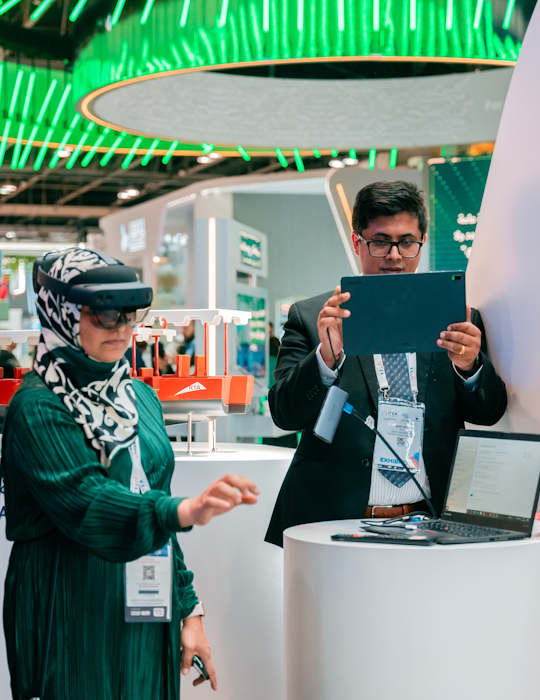 RTA stand at GITEX by Studio Königshausen. Evoking the future of mobility, the GITEX stand for the Roads and Transport Authority (RTA) in Dubai stands as a beacon of innovation and connectivity.  Engaging displays, mirrored ceilings, and gesture-controlled information hubs weave a narrative of progress, uniting technology and human touch.